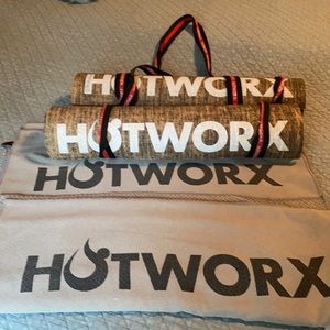 Hotworx (2) towels (2) mats (2) carriers